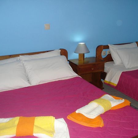 Iris Hotel Arachova Bagian luar foto